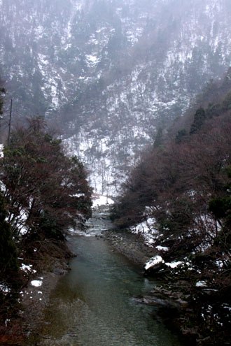 雪に閉ざされる由良川源流_e0048413_20154384.jpg