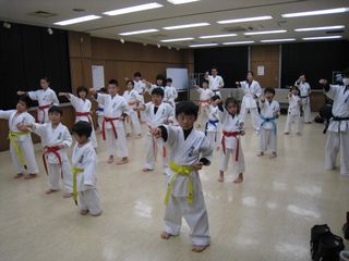 木曜空手は手稲教室 笑顔で楽しみました!_c0118332_23495076.jpg