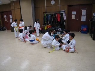 木曜空手は手稲教室 笑顔で楽しみました!_c0118332_23504150.jpg