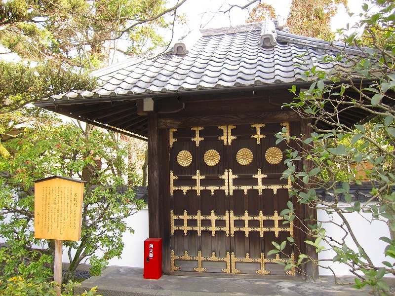 京都岡崎の「不明門(あけずのもん)」_e0237645_1753756.jpg