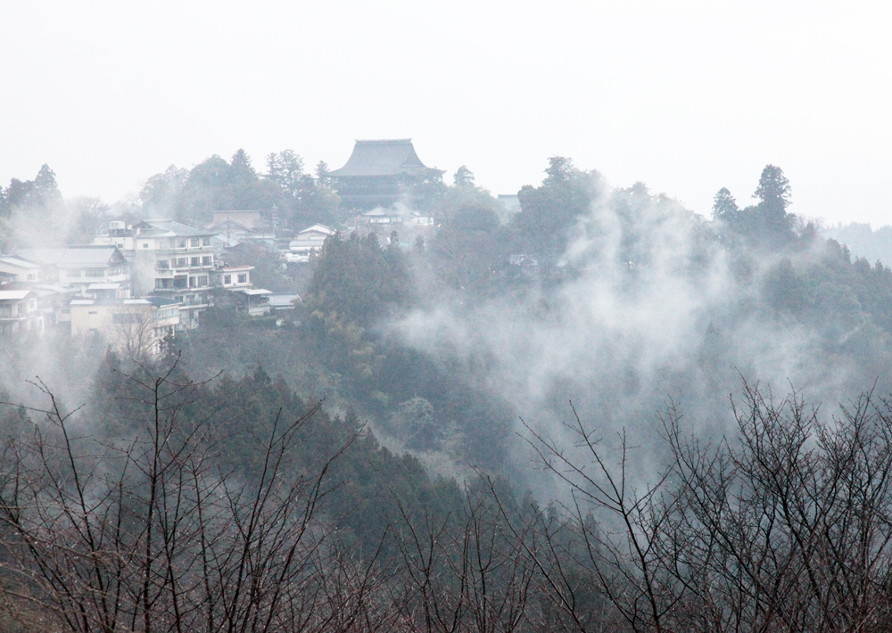 吉野山　中千本より蔵王堂　霧風景_c0108146_22373333.jpg