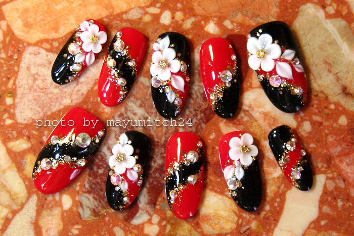 赤黒ベースにエンボス5枚花の成人式用チップ プライベートネイルサロン Chococoaブログ