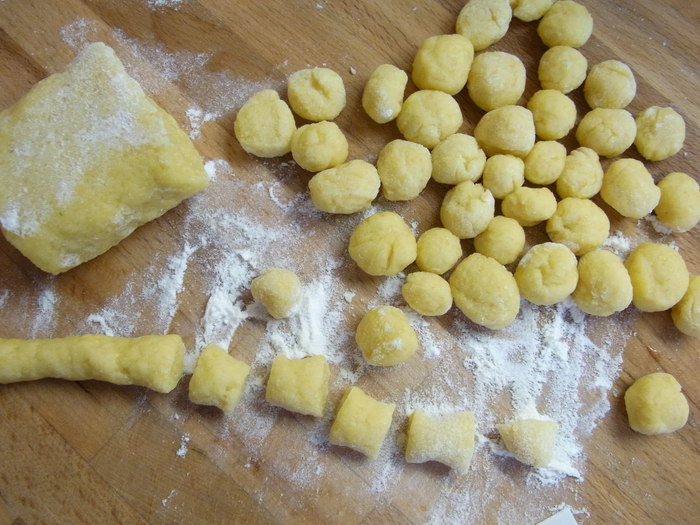 バレンタイン♡ ウンブリアの揚げ菓子 Cicerchiata _b0246303_2475836.jpg