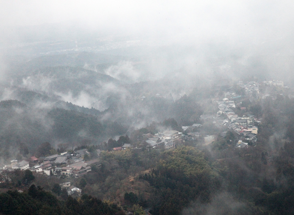 吉野山　上千本より蔵王堂　霧風景_c0108146_2033616.jpg