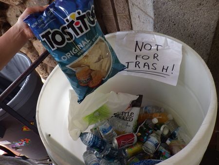 食べ物のモッタイナイを解消できるFOODBANK!!_e0105047_16143399.jpg
