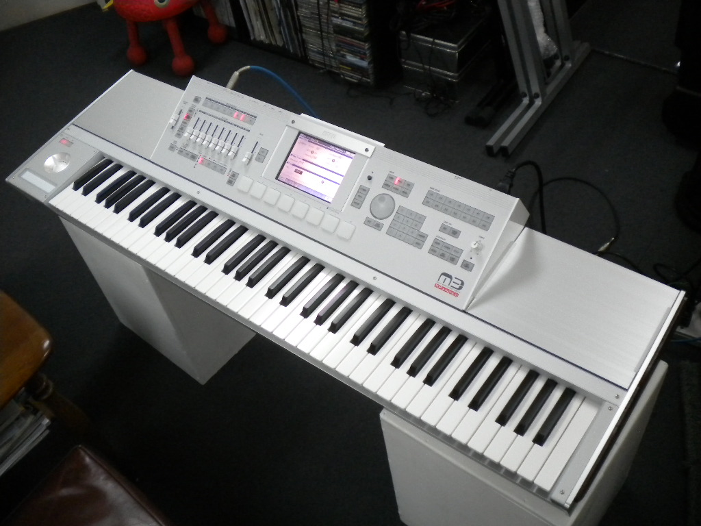KORG M3-73 73-keys Xpanded Synthesizer M3 XP Excellent