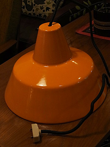 louis poulsen enamel lamp_c0139773_1844733.jpg