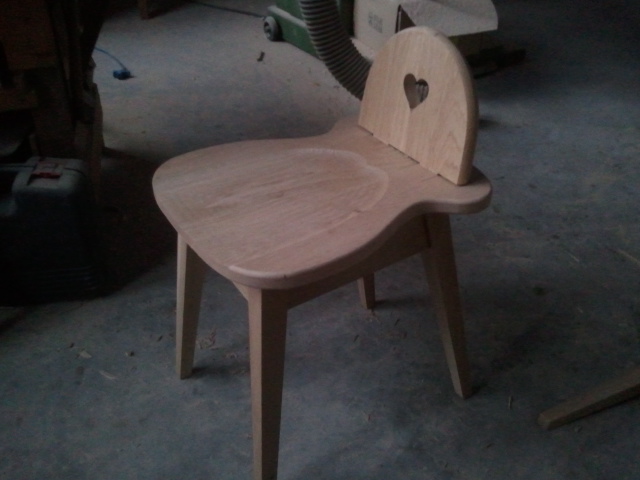 木製ハート椅子_f0192307_7164838.jpg