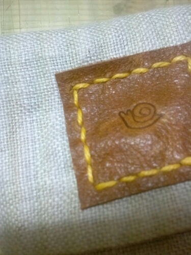 革を縫い合わせる_c0160822_17284564.jpg