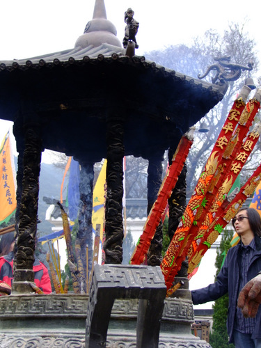 「香港・旧正月 元旦の朝と林村(ラムチュン)の祈願樹」_a0000029_1230229.jpg