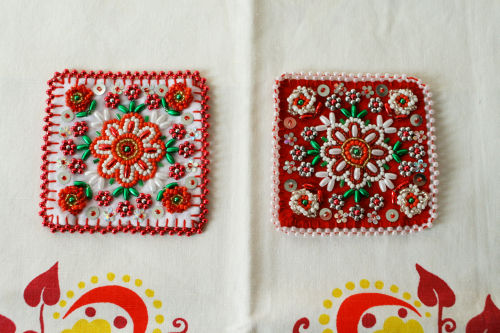 カロタセグのビーズ刺繍ブローチ、ハンガリー、ルーマニアの手芸本が 