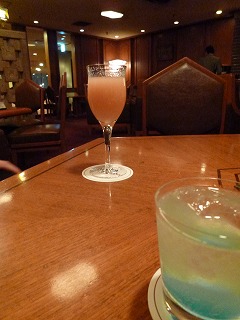 OLD IMPREIAL BAR  フランクロイドライトのインテリアに♪_a0165160_7204916.jpg