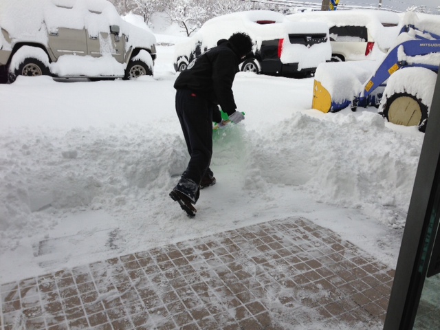大雪ですねヽ( ̄д ̄;)ノ=3=3=3トミーにはいれません_b0127002_8354965.jpg
