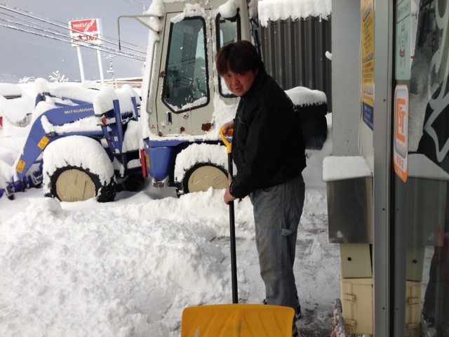 大雪ですねヽ( ̄д ̄;)ノ=3=3=3トミーにはいれません_b0127002_8354983.jpg