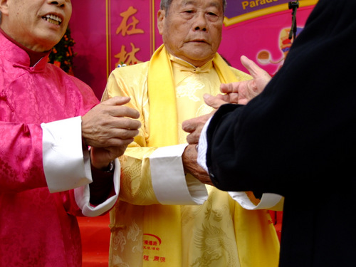 「香港・旧正月 元旦の朝と林村(ラムチュン)の祈願樹」_a0000029_1705341.jpg
