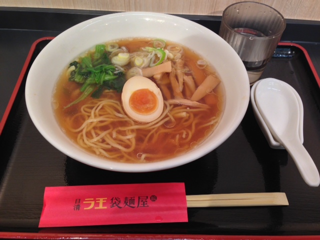 渋谷・ラ王袋麺屋で醤油ラーメン食べました♪_d0255514_2355158.jpg