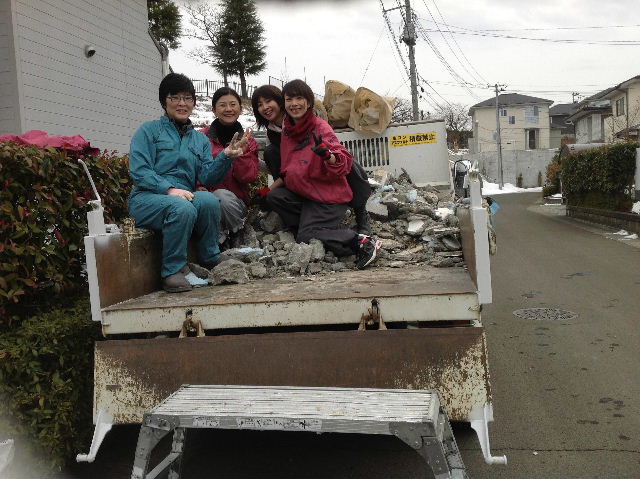 木工女子部とコンクリートガラ処分 他_f0031037_21482740.jpg