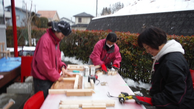 木工女子部とコンクリートガラ処分 他_f0031037_21573283.jpg