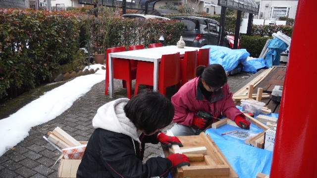 木工女子部とコンクリートガラ処分 他_f0031037_21583026.jpg