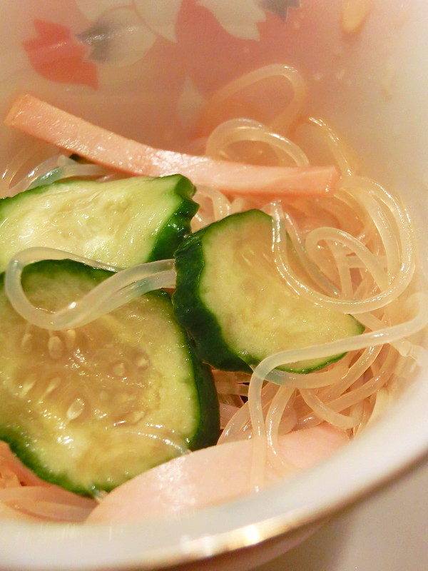 13.02.20 春色さがし～♪♪・笑 （今日は力うどん＆親子丼～♪）_e0240573_149105.jpg