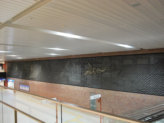 横浜みなとみらい線・馬車道駅レリーフ(昭和モダン建築探訪番外編)_f0142606_1920675.jpg