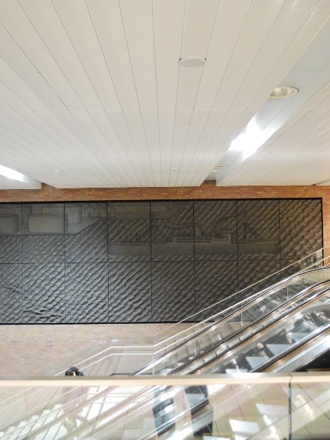 横浜みなとみらい線・馬車道駅レリーフ(昭和モダン建築探訪番外編)_f0142606_19445655.jpg