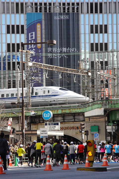 東京マラソンの中間点は新幹線の終点 _b0190710_2172080.jpg