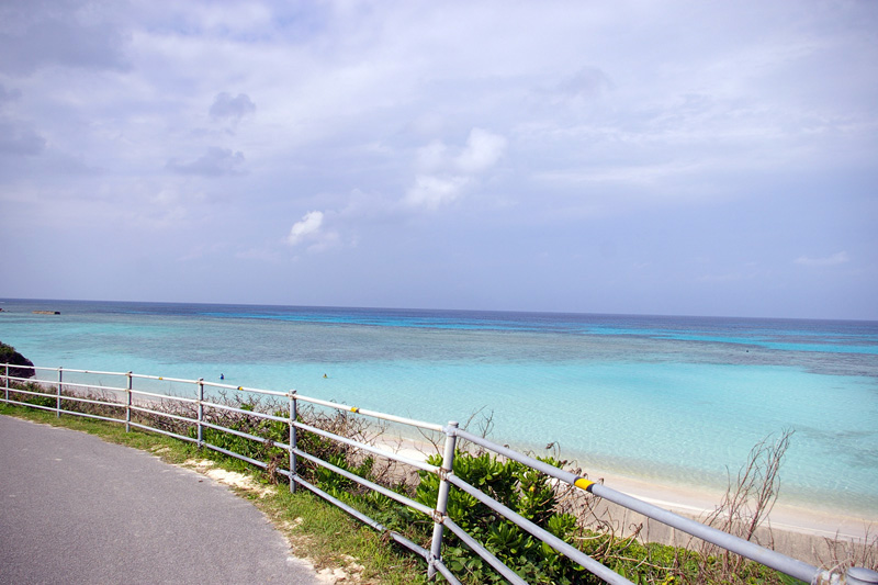 夏のような海辺の風景_f0130879_230943.jpg