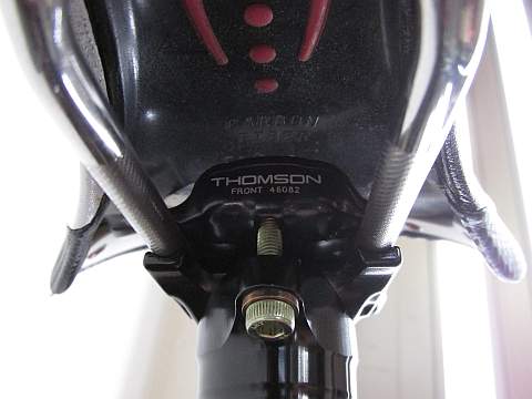 トムソン エリート セットバック シートポストに交換_d0036883_12414426.jpg
