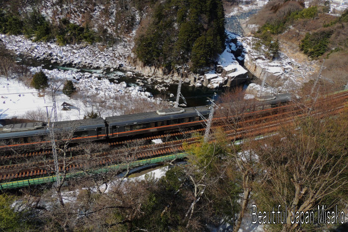 寝覚の床　雪景色　電車が通る.｡･：*：･ﾟ`☆､｡_c0067206_153292.jpg