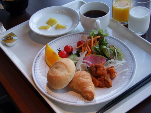 「北海道2012 星野リゾート トマム 水の教会に野生の鹿現る」_a0000029_048817.jpg