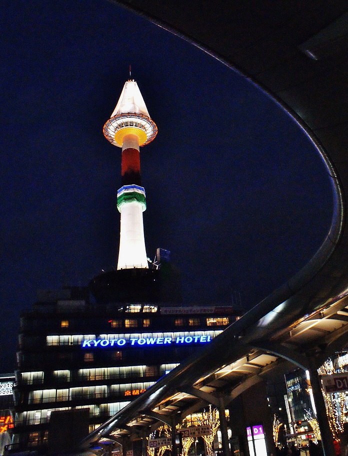 ～京の夜空に巨大なロウソク～　京都タワー_b0063958_13584021.jpg