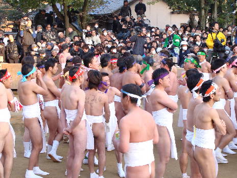 国府宮「はだか祭り」は圧巻です。_f0133861_17363576.jpg