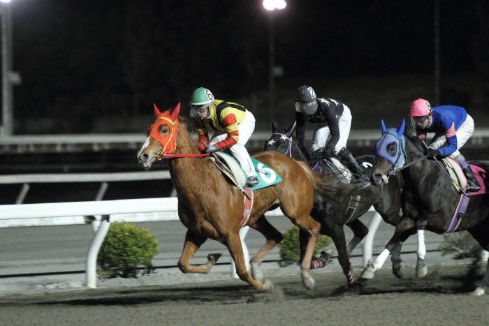 倉兼育康騎手、地方通算勝利1500勝達成！！_a0077663_8561233.jpg