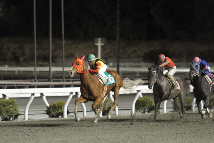 倉兼育康騎手、地方通算勝利1500勝達成！！_a0077663_8562221.jpg