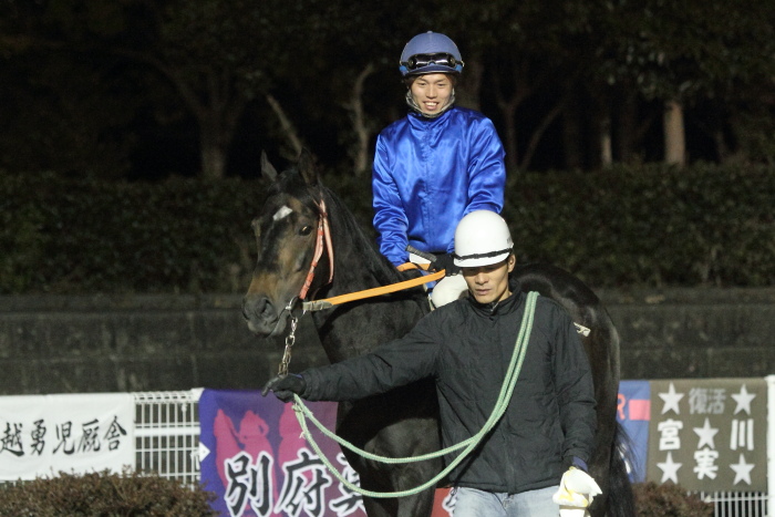 倉兼育康騎手、地方通算勝利1500勝達成!!_a0077663_856850.jpg