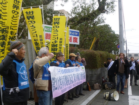 【中古】裁判を住民とともに: ヤナワラバー弁護士奮闘記／板井 優／熊本日日新聞社 熊日情報文化センター 中古】裁判を住民とともに: ヤナワラバー弁護士奮闘記／板井 優