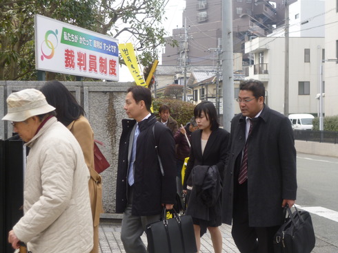 【中古】裁判を住民とともに: ヤナワラバー弁護士奮闘記／板井 優／熊本日日新聞社 熊日情報文化センター 中古】裁判を住民とともに: ヤナワラバー弁護士奮闘記／板井 優