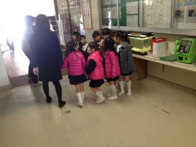 幼稚園が見学に_b0211757_10351523.jpg