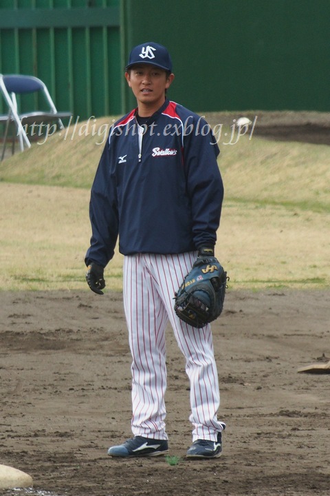 ヤクルト西都キャンプ　川島慶三&ユウイチ選手フォト_e0222575_9562228.jpg