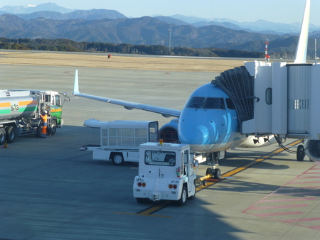 福岡県小倉シリーズ　　ブラジル製航空機(エンブラエル)で静岡富士山空港から福岡空港に向かう_b0011584_5291917.jpg