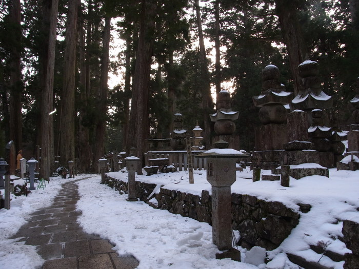 冬の高野山奥之院参道を歩く_d0116009_1342185.jpg