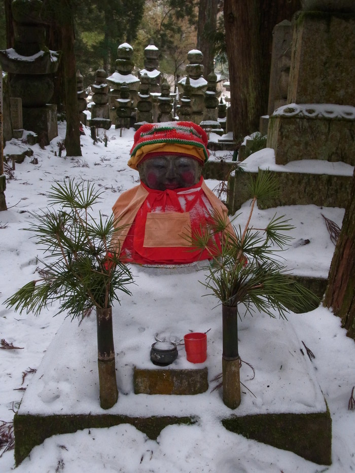 冬の高野山奥之院参道を歩く_d0116009_1374544.jpg
