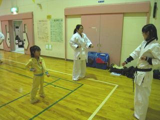 新発寒道場 女子空手家 新しい道衣!_c0118332_23275658.jpg
