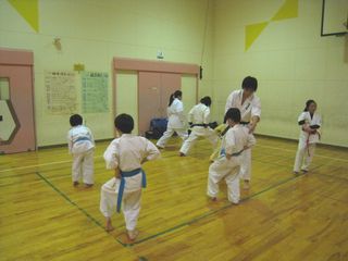 新発寒道場 女子空手家 新しい道衣!_c0118332_23281932.jpg
