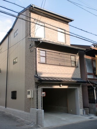3階建鉄骨倉庫 完成_f0163105_8461917.jpg