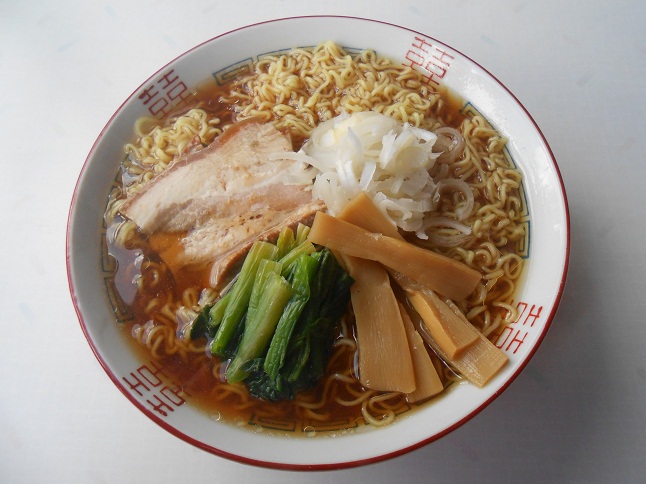 昔ながらの中華そば 鶏ガラ醤油 対 マルちゃん正麺 醤油味 やまりすがたべるもの