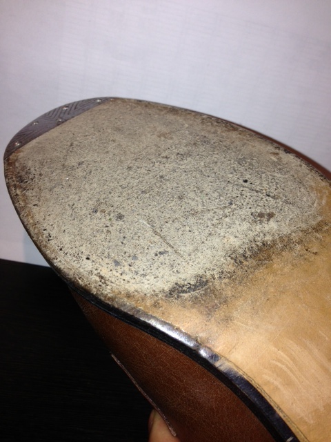 雨に濡れた革底はケアが必要 シューケア靴磨き工房 ルクアイーレ イセタンメンズスタイル 紳士靴 婦人靴のケア 修理