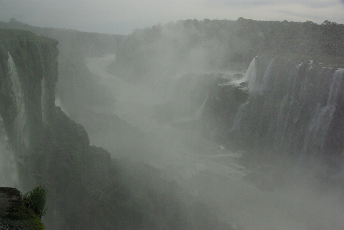 イグアスの滝 \"悪魔の喉笛\"アルゼンチン編  　\"Devil\'s Throat\" from Argentine Side_e0140365_17124464.jpg