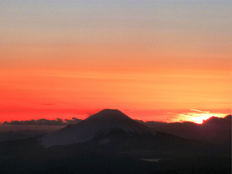 機内から見えた夕景の富士山_b0057612_23284787.jpg